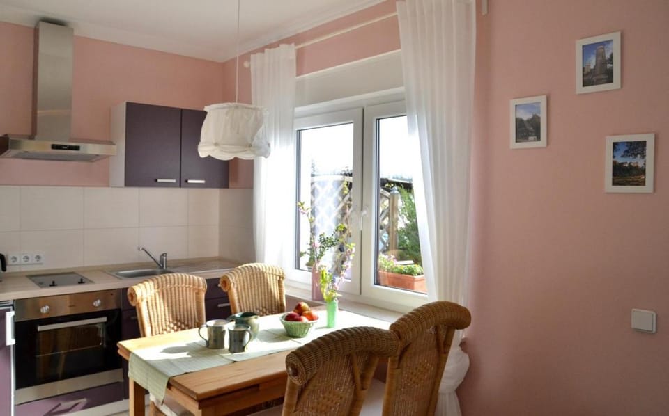 Dining area, kitchen