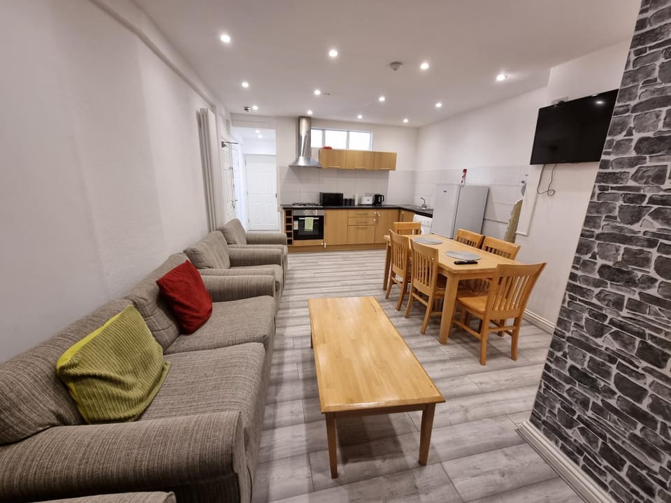 Entire Flat with Three Bedrooms N 2 Apartment in Great Yarmouth