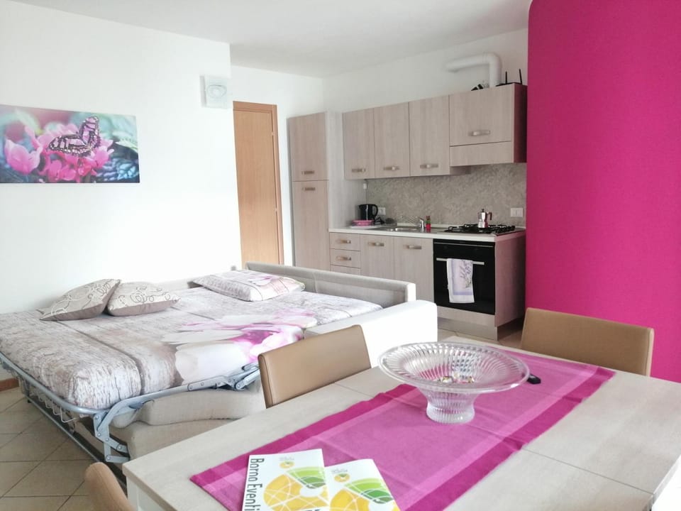 Kitchen or kitchenette, Living room