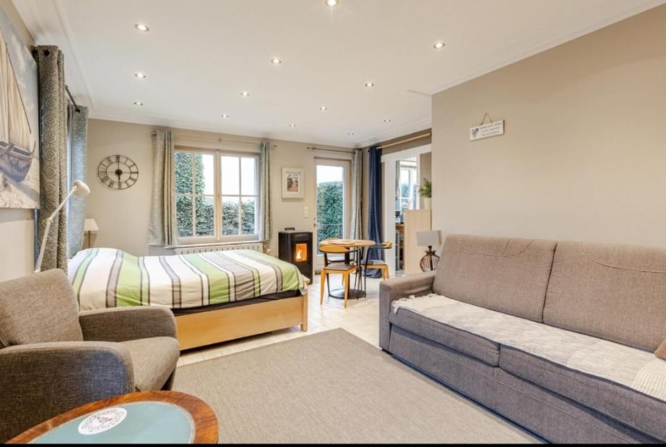 Cosy Studio close to Bruxelles South Charleroi Airport Apartment in Wallonia, Belgium