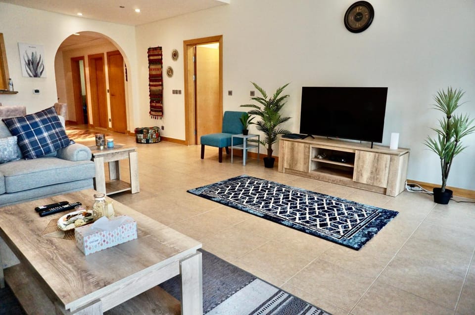 Communal lounge/ TV room, TV and multimedia, Living room, Seating area