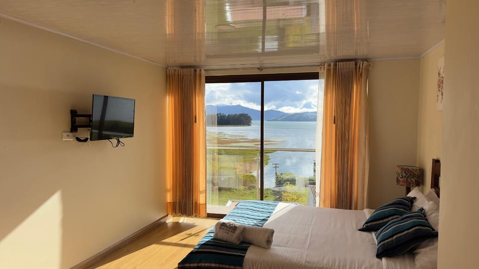 Bed, Natural landscape, TV and multimedia, Bedroom, Lake view