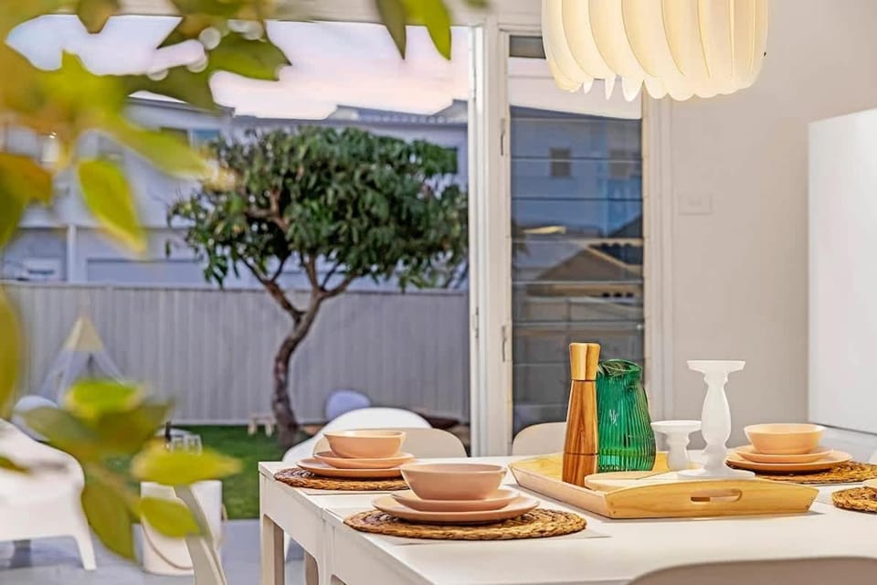 2-Min Walk to Beach Modern Firepit Yard Kids welcome House in Central Coast