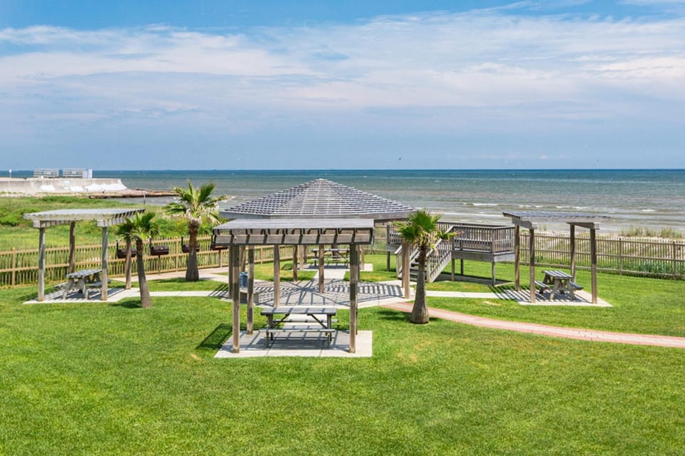 SeaScape Condos II Apartment in Galveston Island