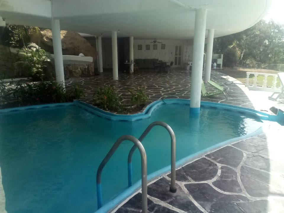 Swimming pool, Swimming pool