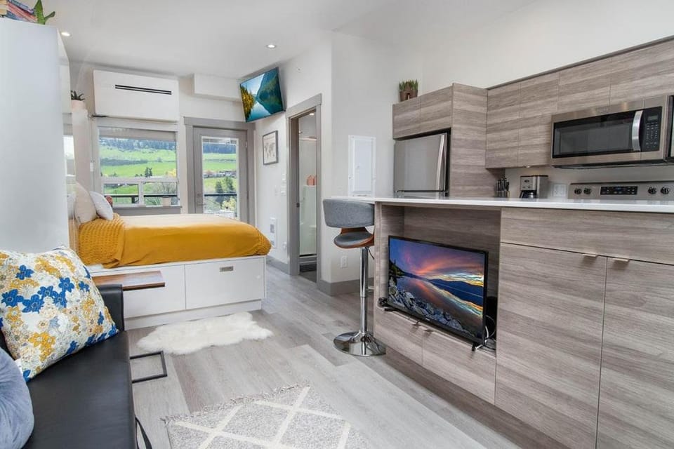 TV and multimedia, Kitchen or kitchenette, Seating area, Dining area