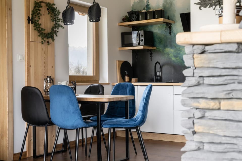 Kitchen or kitchenette, Dining area, minibar, kitchen