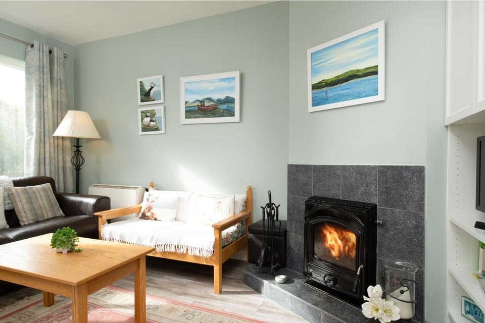 Living room, Seating area, fireplace