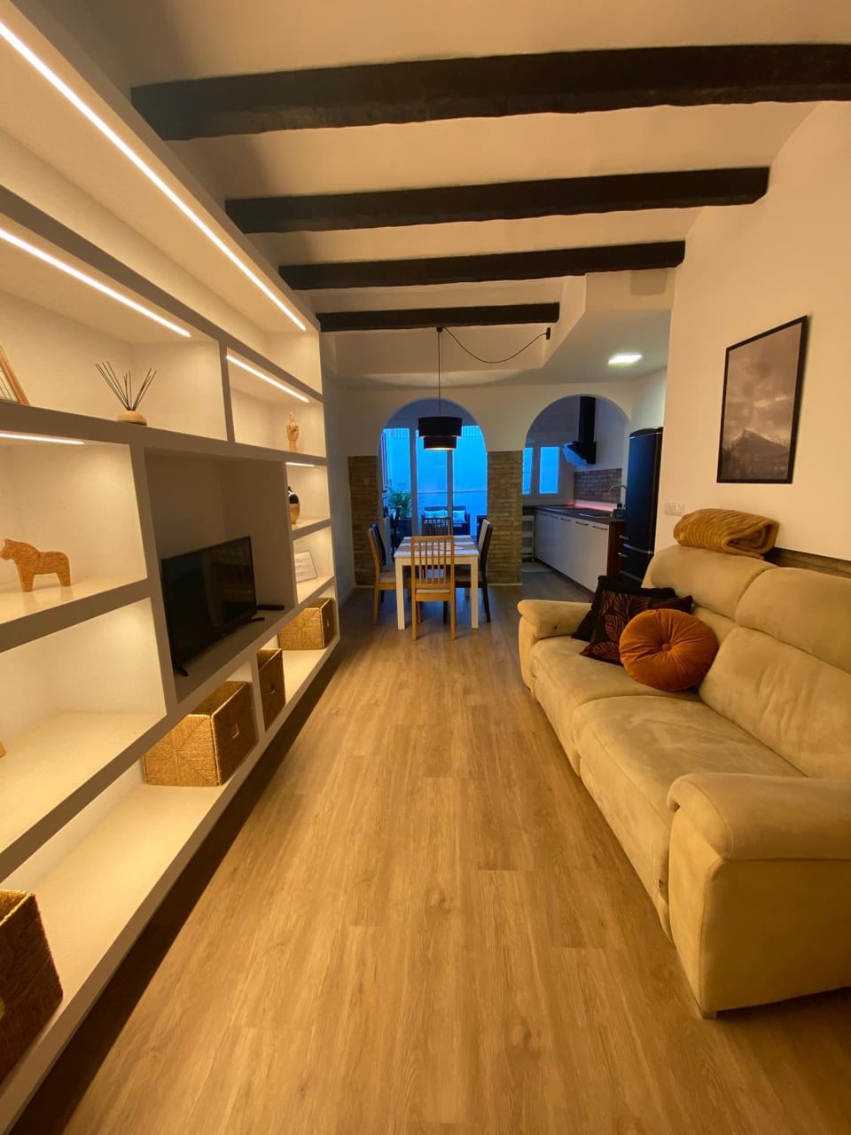 TV and multimedia, Kitchen or kitchenette, Living room