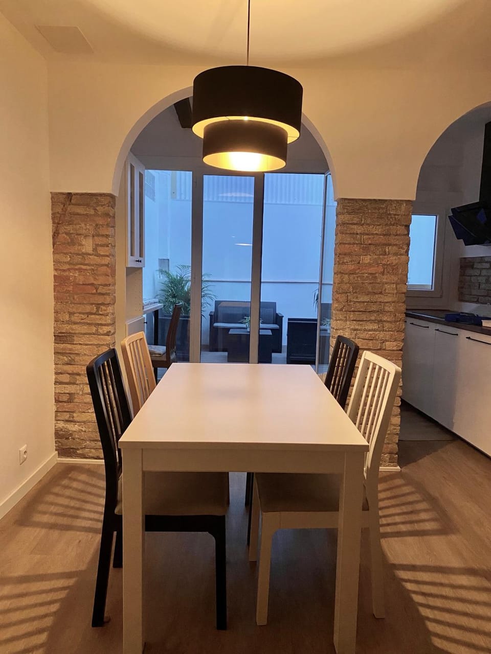 Kitchen or kitchenette, Dining area