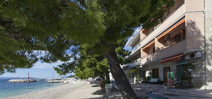 Property building, Facade/entrance, Off site