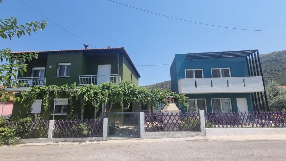 Property building, Garden, Garden, Garden view, Garden view, Location, Inner courtyard view