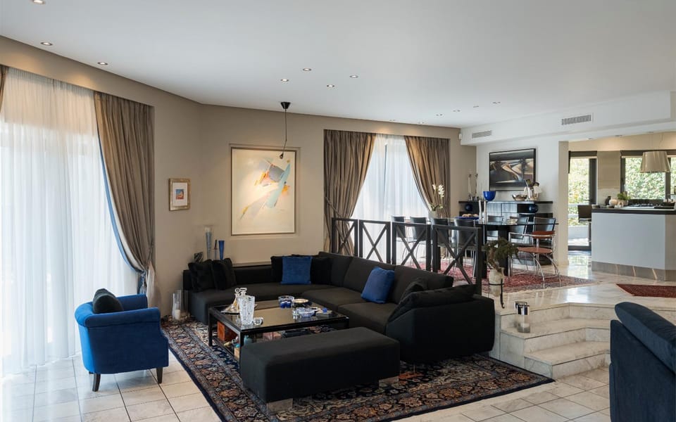 TV and multimedia, Living room, Seating area, Dining area