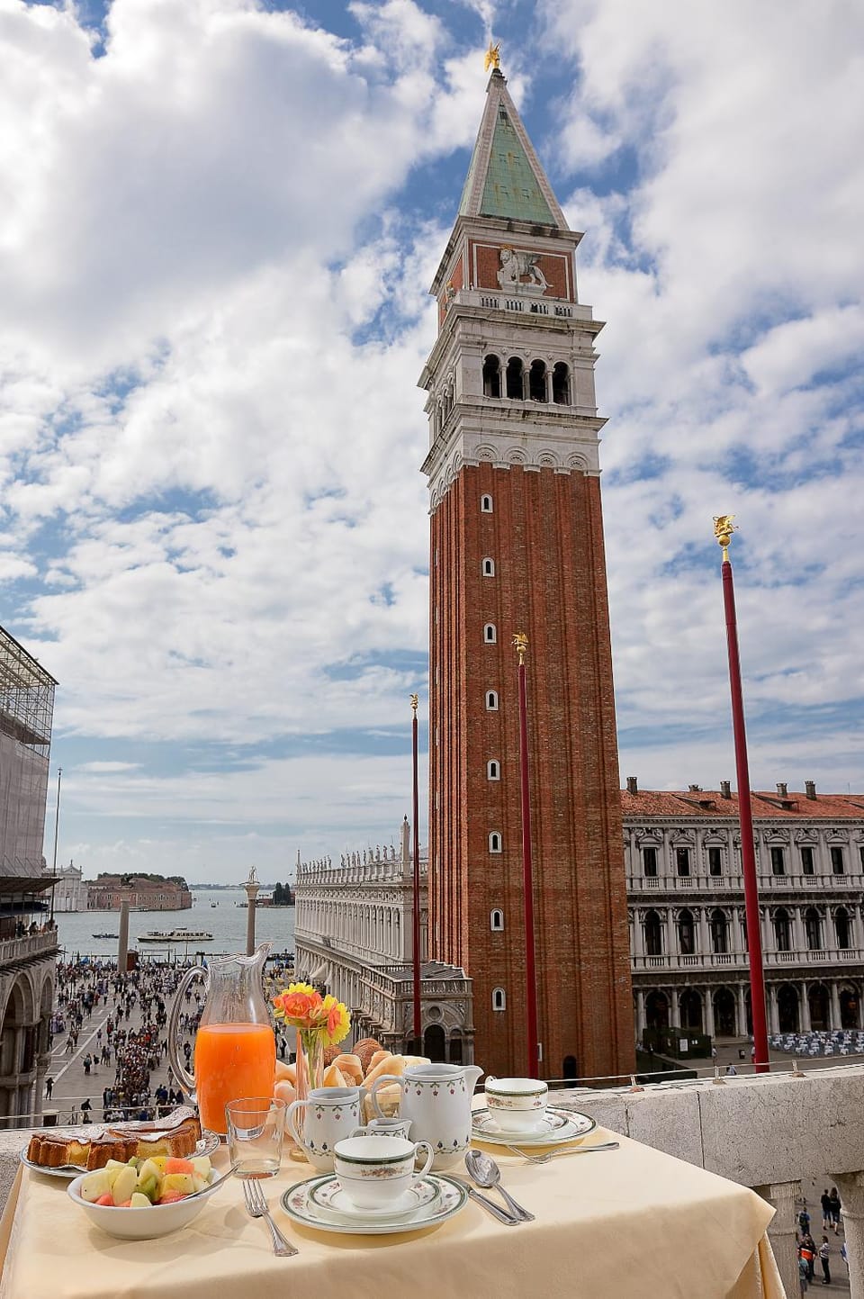 Balcony/Terrace, City view, Landmark view, Landmark view, Breakfast