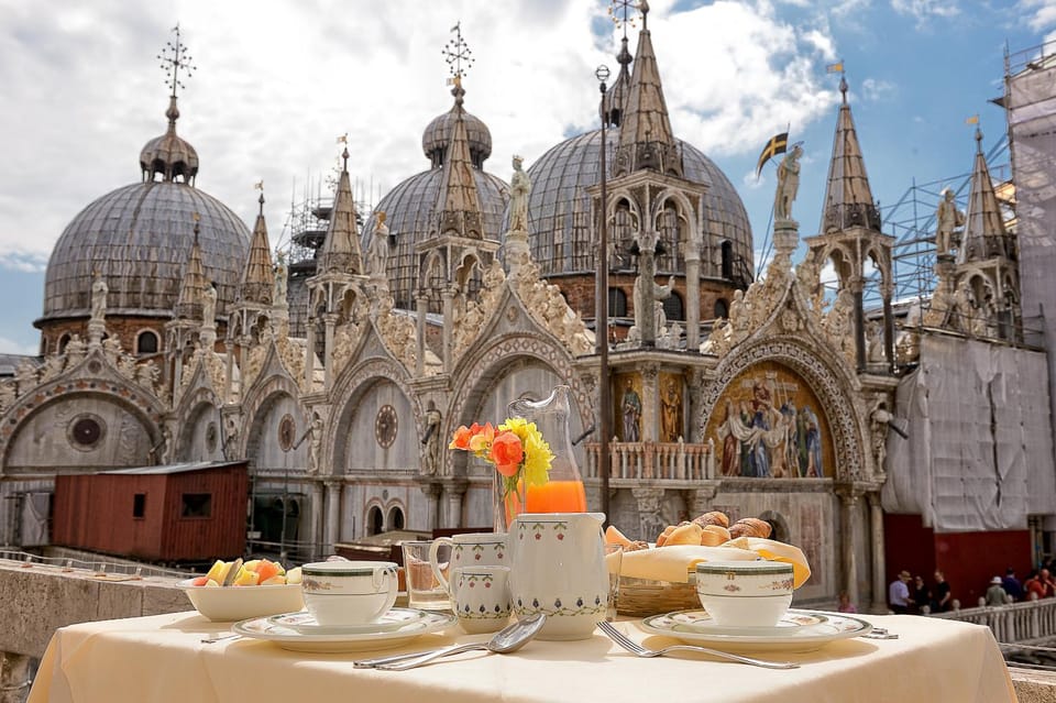 View (from property/room), Balcony/Terrace, City view, Landmark view, Landmark view, Breakfast