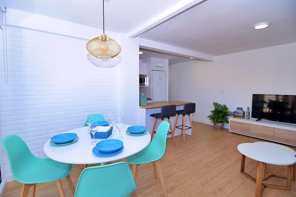 Seating area, Dining area