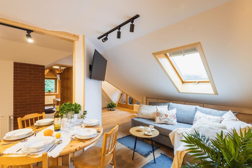 Communal lounge/ TV room, TV and multimedia, Living room, Seating area, Dining area, Evening entertainment