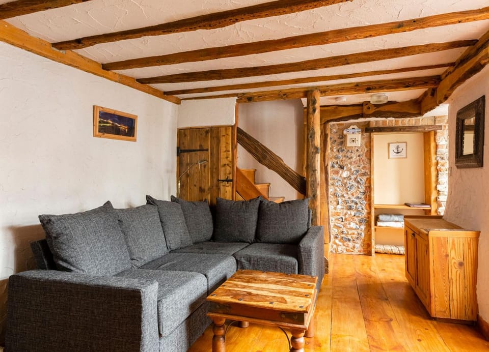 Bay Cottage - AUTUMN SPECIAL - Book 3 nights in September, October or November and enjoy your 4th night completely FREE! House in Broadstairs