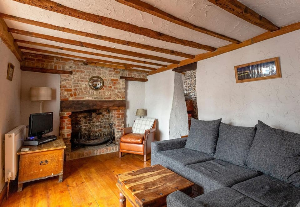 Bay Cottage - AUTUMN SPECIAL - Book 3 nights in September, October or November and enjoy your 4th night completely FREE! House in Broadstairs