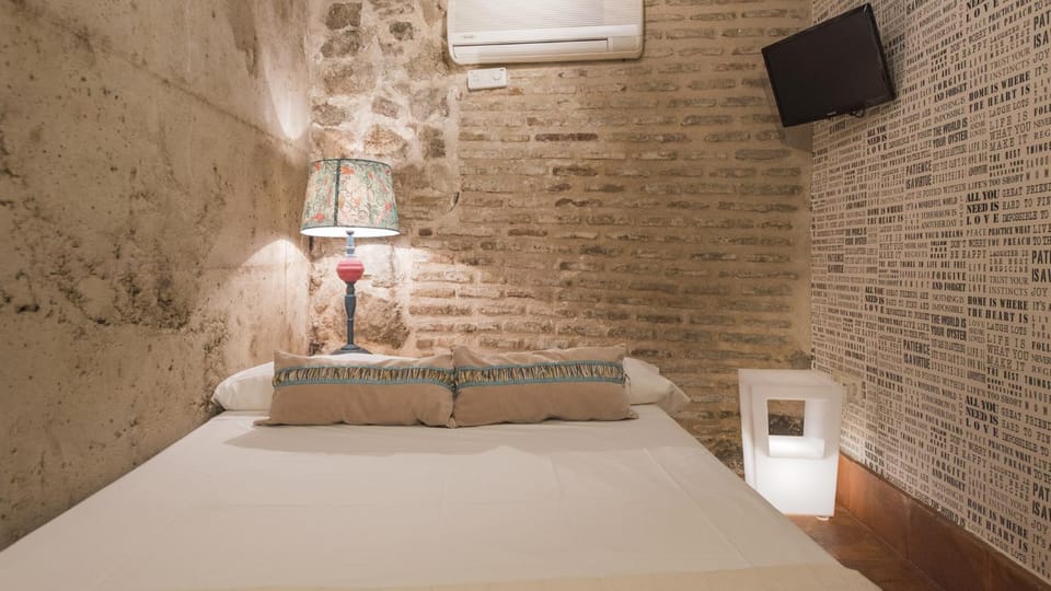 Bed, Photo of the whole room