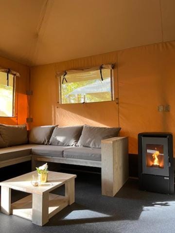 Luxe Safaritent Medley 5 persoons op Camping Rijsterbos Luxury tent in Friesland, Netherlands