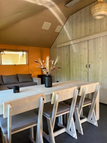 Luxe Safaritent Medley 5 persoons op Camping Rijsterbos Luxury tent in Friesland, Netherlands