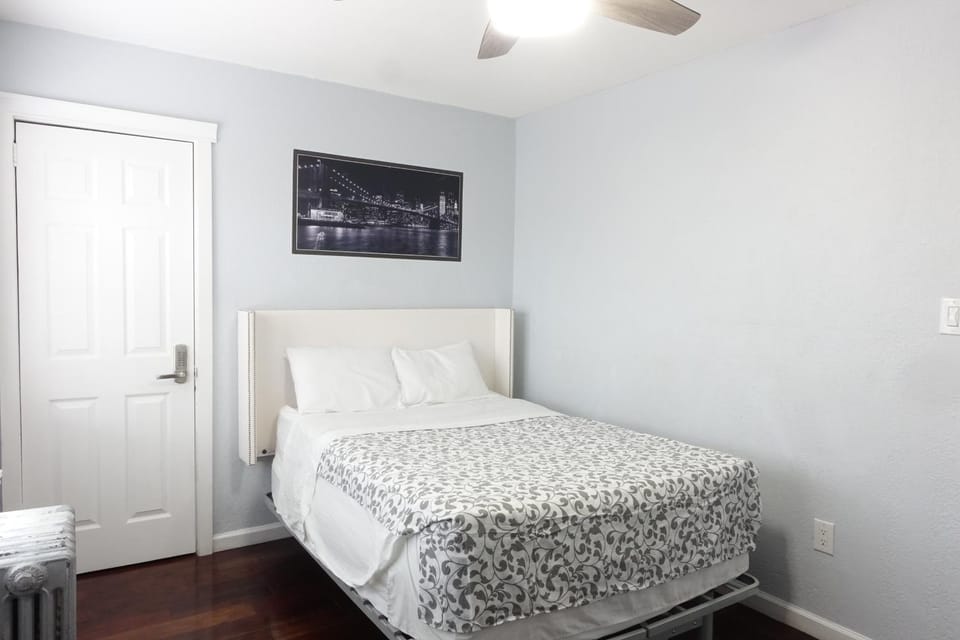 Bed, Photo of the whole room