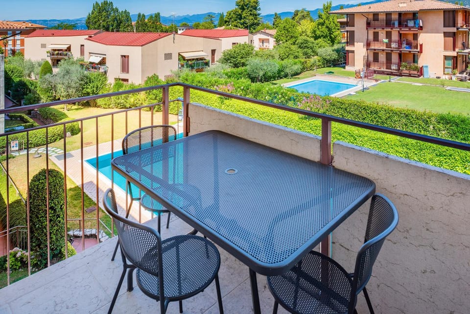 Elena Apartment - Free Secure Parking - Center - Pool - View Lake Apartment in Bardolino