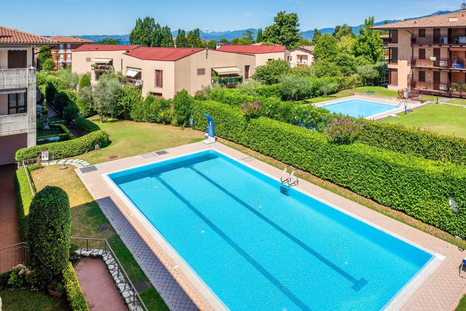 Elena Apartment - Free Secure Parking - Center - Pool - View Lake Apartment in Bardolino