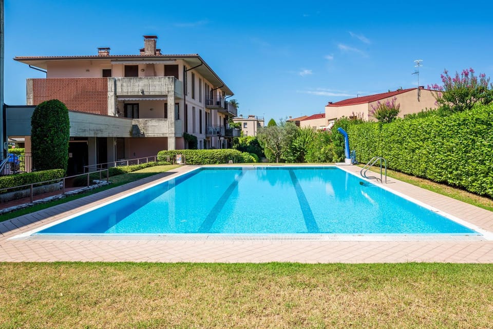 Elena Apartment - Free Secure Parking - Center - Pool - View Lake Apartment in Bardolino