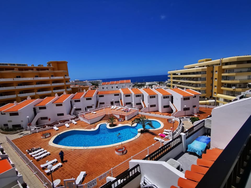 Pool view, Sea view