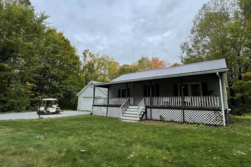 Rustic Updated Cozy Lake House! Close to skiing! House in Vermont