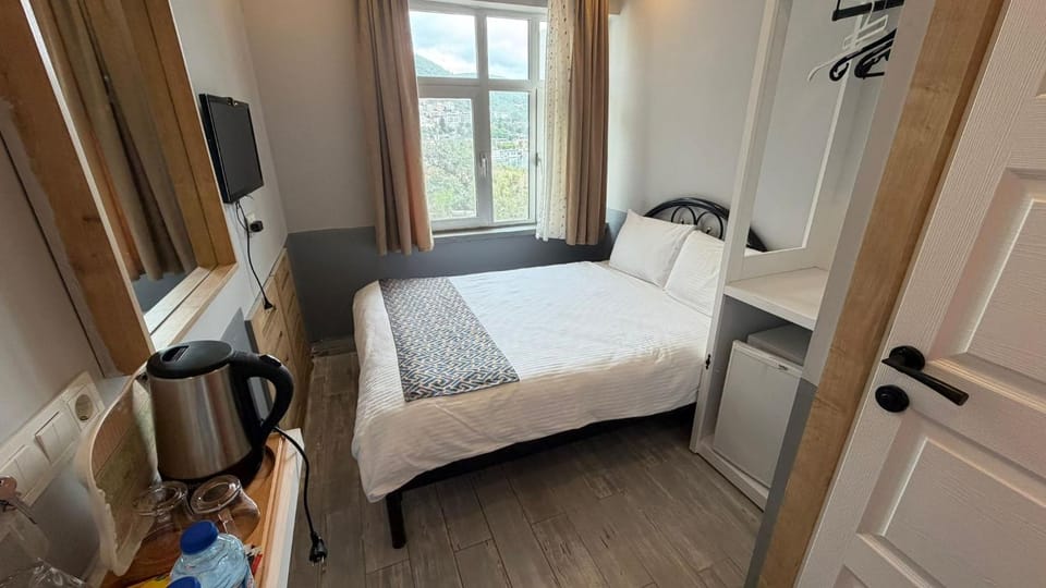 TV and multimedia, Photo of the whole room, Bedroom, wardrobe