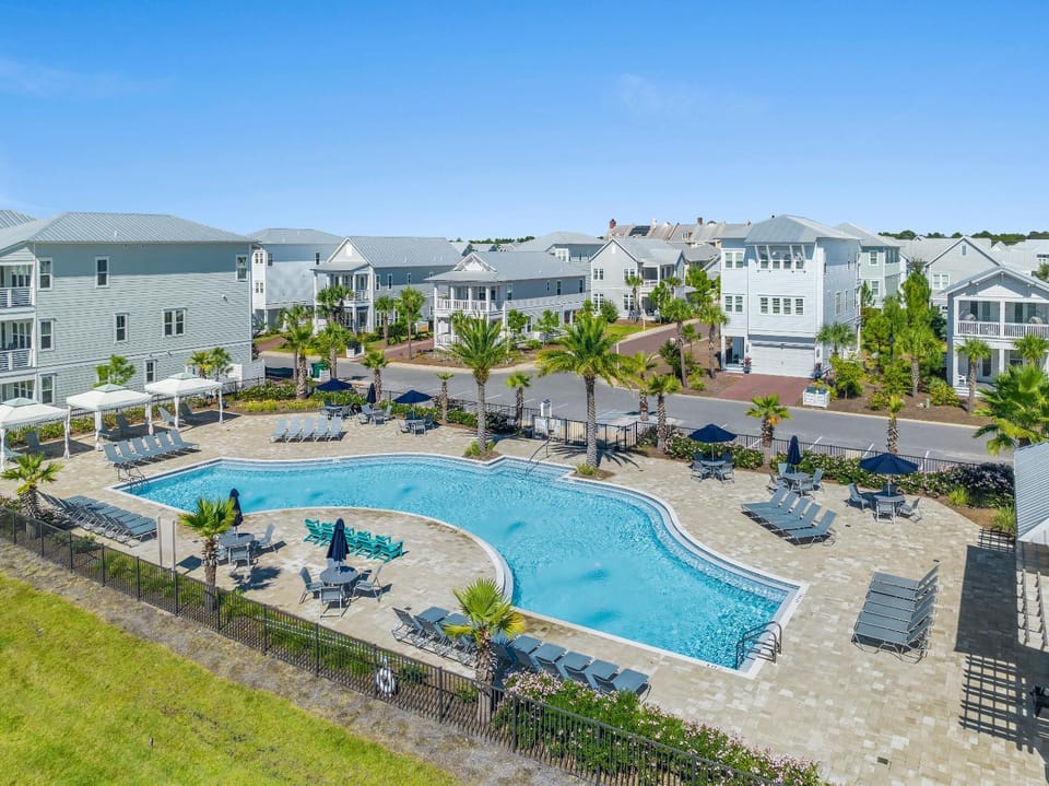 Communal lounge/ TV room, Neighbourhood, Natural landscape, Pool view, Area and facilities, Swimming pool, Swimming pool, Location, sunbed
