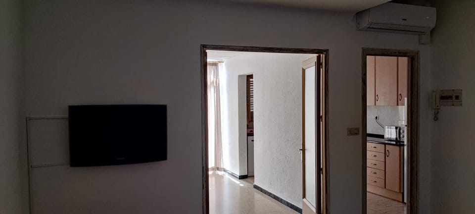 TV and multimedia, Dining area, air conditioner