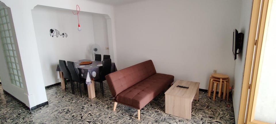 Living room, Lounge or bar, Seating area, Dining area