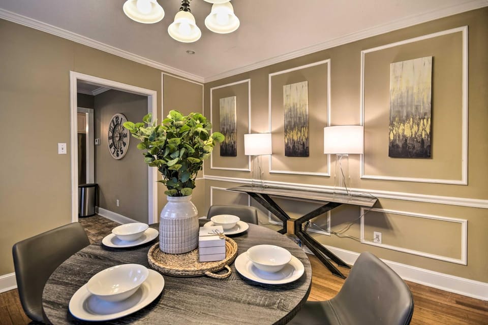 Walk to Texas Tech! Upscale Family Retreat Apartment in Lubbock