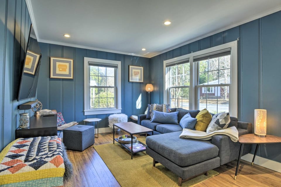 Renovated Carrboro House with Deck & Fire Pit! House in Carrboro