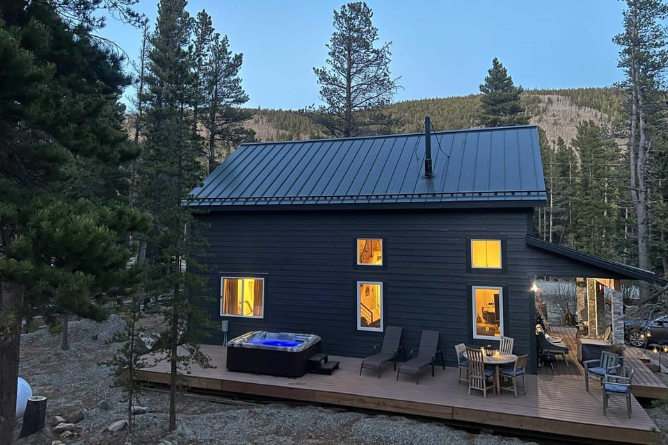 1 Mi to St Mary’s Glacier Trail: Modern Mtn Cabin! Cabin in Colorado