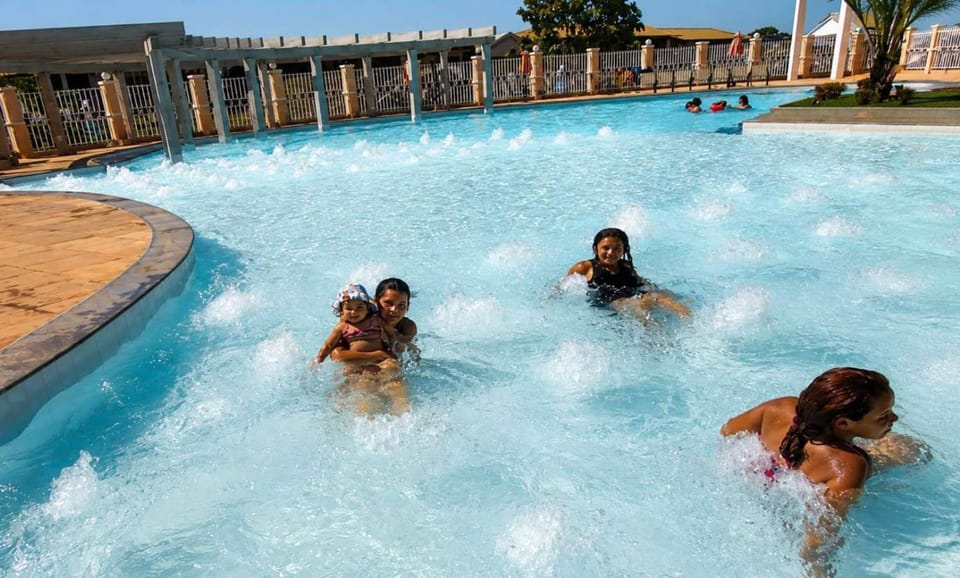 Lacqua diroma - Ótimas Suítes - Park aquático 24h - PISCINA DE ONDAS Apartment hotel in State of Goiás