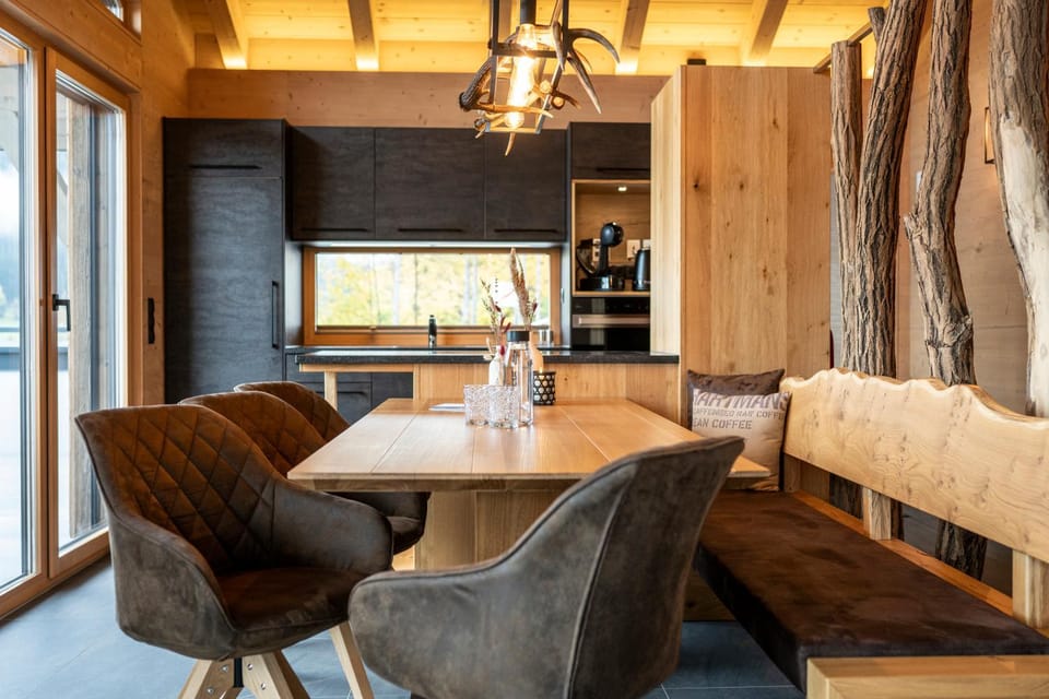 Kitchen or kitchenette, Seating area, Dining area, kitchen