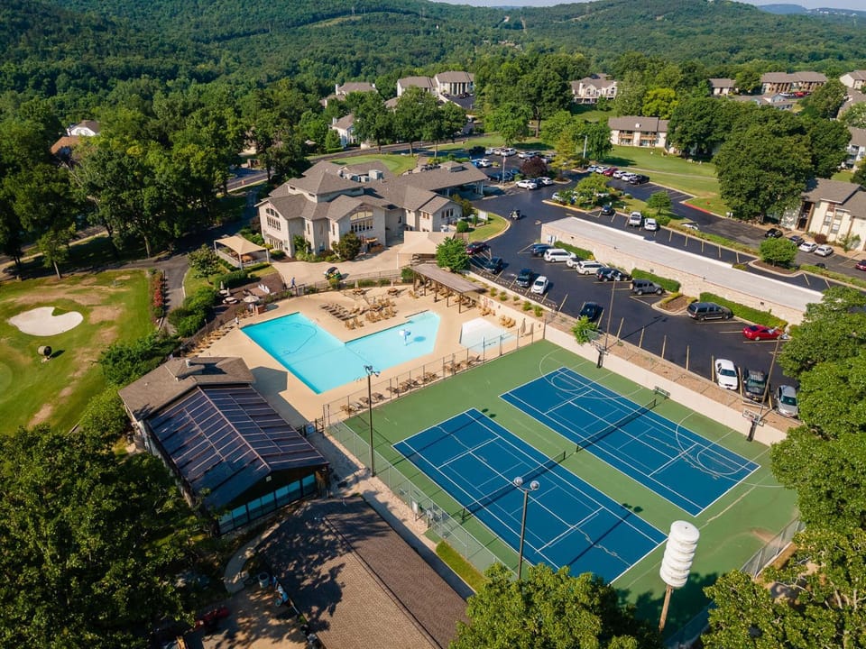Tennis court, Swimming pool