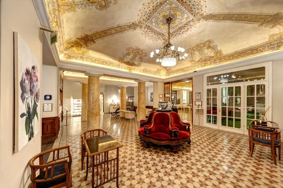 Restaurant/places to eat, Lobby or reception