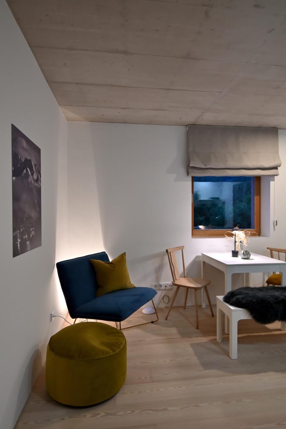 Living room, Seating area, Dining area