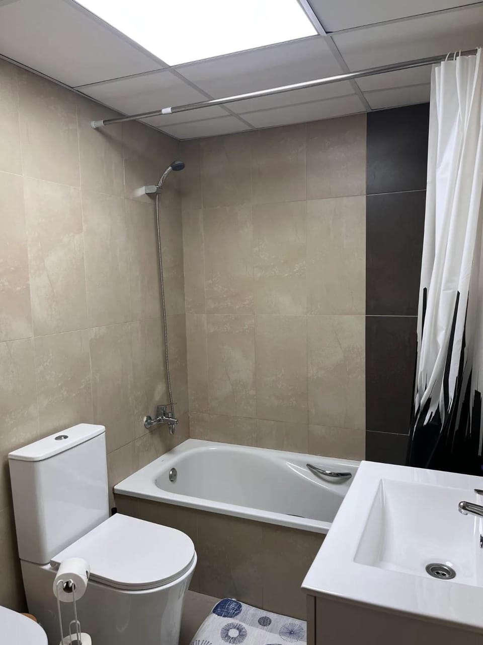 Shower, Toilet, Bathroom, Bath, towels