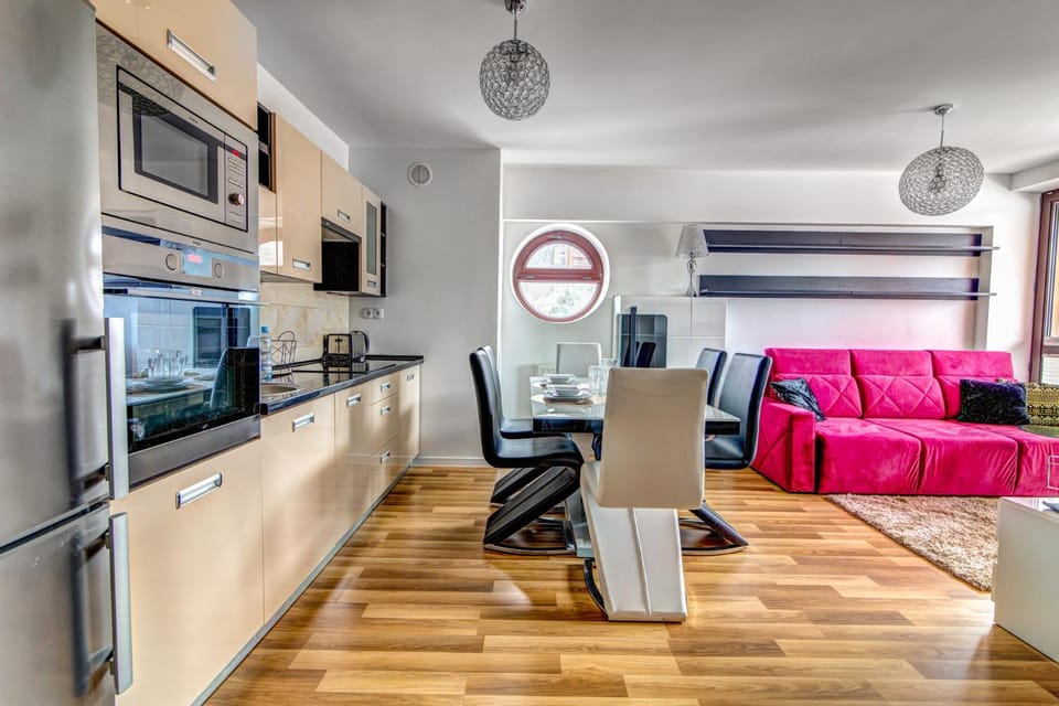 TV and multimedia, Kitchen or kitchenette, Living room, Seating area, Dining area, oven, stove, toaster
