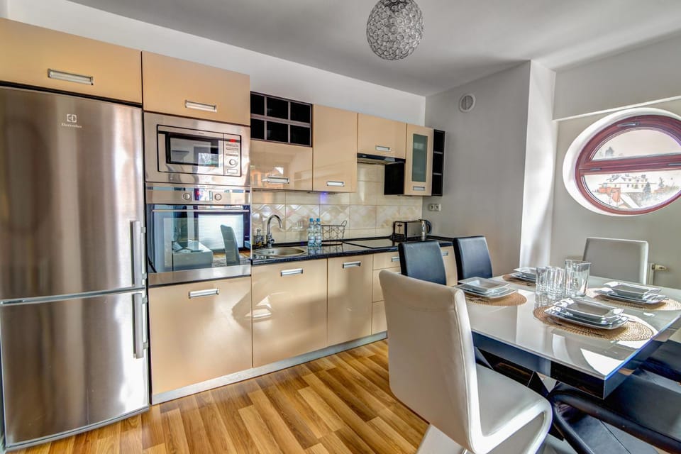 Kitchen or kitchenette, Dining area, dishwasher, oven, stove