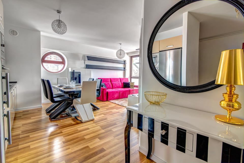 Day, Living room, Photo of the whole room, Decorative detail, Seating area, Dining area