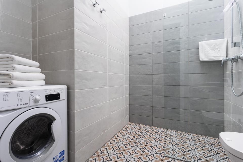 Bathroom, washing machine