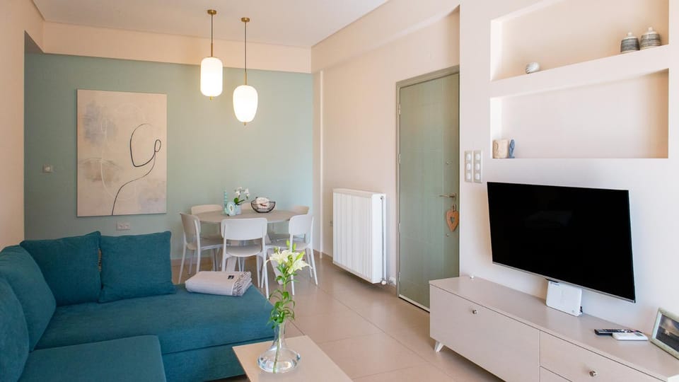 Communal lounge/ TV room, TV and multimedia, Living room, Seating area, Evening entertainment